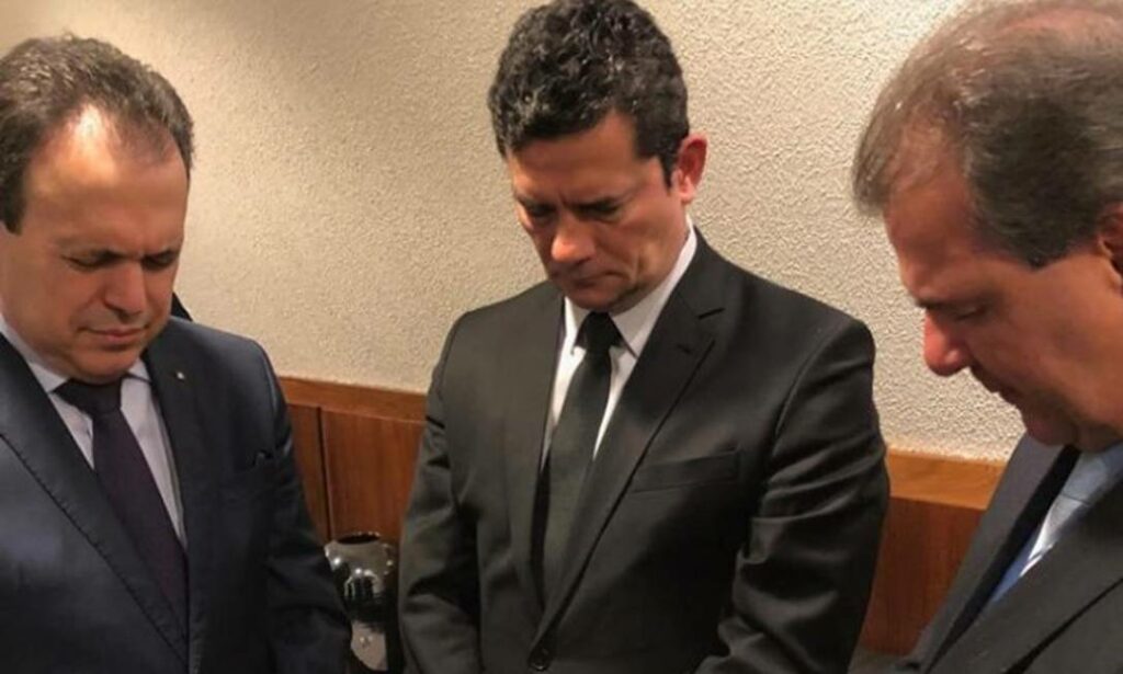 Presidenciáveis tentam se aproximar dos evangélicos