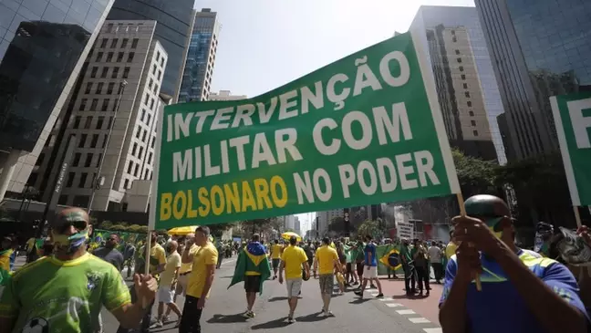 Dossiê alerta governo americano sobre ameaça de Bolsonaro com versão brasileira do "ataque ao Capitólio"