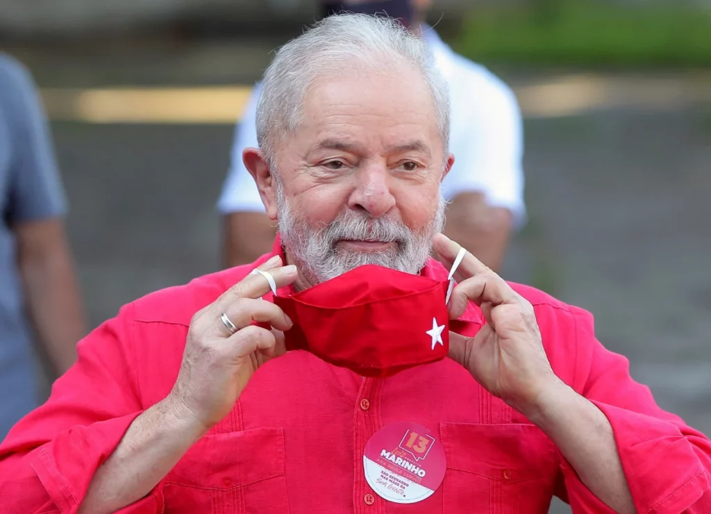 Lula busca se reconstruir em eleição mais difícil de sua vida