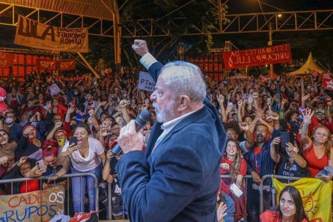 Lula busca se reconstruir em eleição mais difícil de sua vida