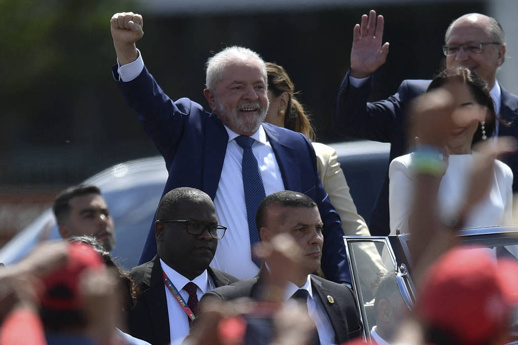 Lula cita diagnóstico 'estarrecedor' de país, descarta revanche e prega 'democracia para sempre'