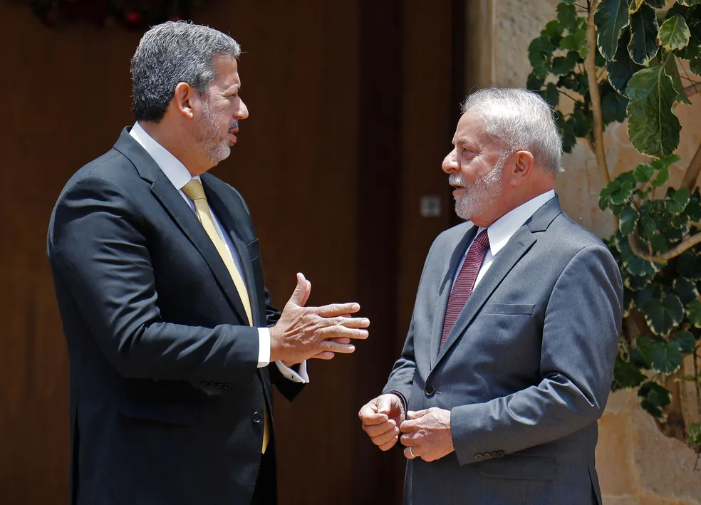 Lira critica articulação política do governo, mas diz que 'não vai sacanear' Lula na Câmara