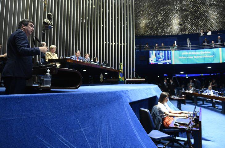 Governador Eduardo Riedel reforça no Senado necessidade de recompor receitas em debate