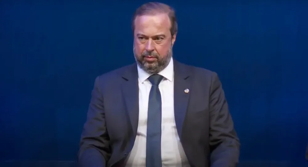 Na mira do Centrão: veja o que pesa contra ou a favor de integrantes do governo sob ameaça de demissão