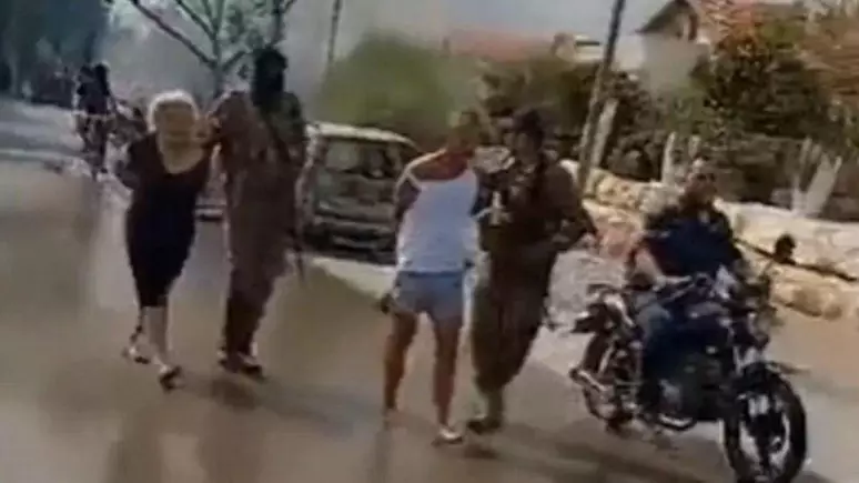 O massacre do Hamas, passo a passo, num grupo de WhatsApp de mães de Israel