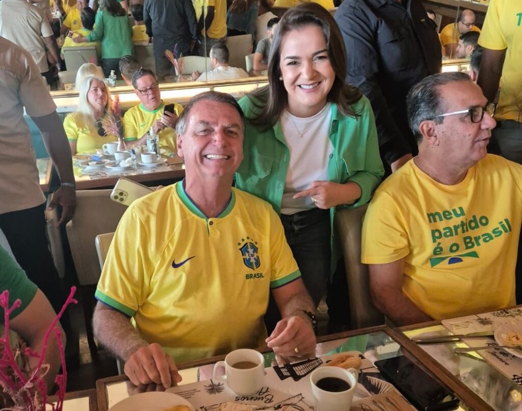 Prefeita de Campo Grande participa de 'comício' de Bolsonaro no Rio