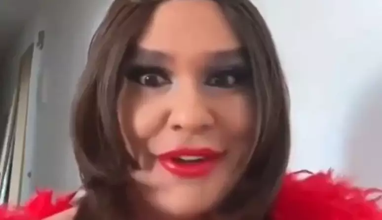 Ex-deputado George Santos volta a atuar como drag queen após ser expulso do Congresso dos EUA