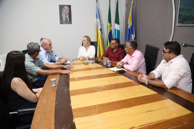 Deputados Geraldo Resende e Zé Teixeira discutem investimentos com vereadores