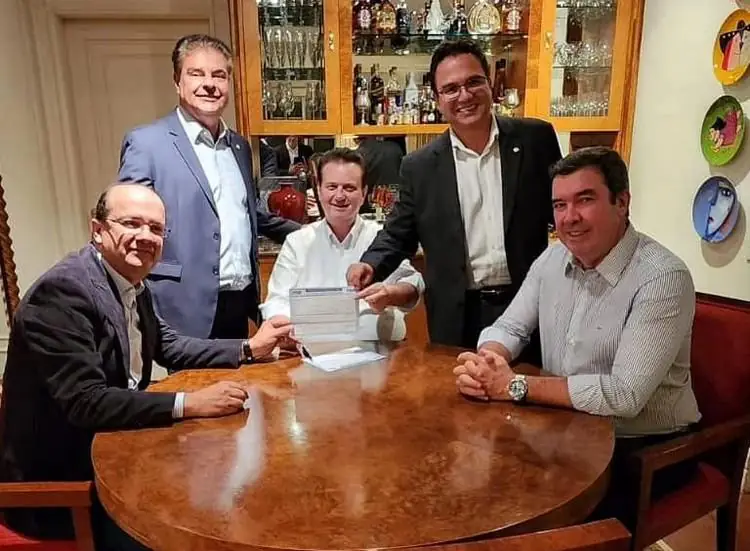 Marçal desiste da candidatura, deixa Azambuja em maus lençóis e Riedel no dilema entre Barbosinha e Alan Guedes Marçal desiste da candidatura, deixa Azambuja em maus lençóis e Riedel no dilema entre Barbosinha e Alan Guedes