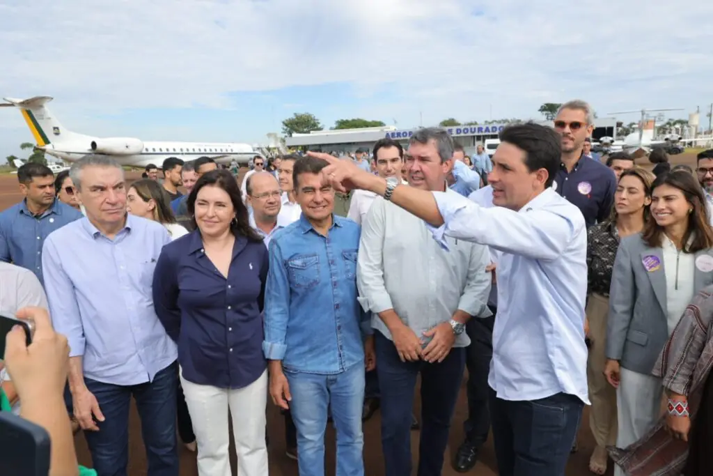 Primeiro ato dos ministros em Dourados foi entrega simbólica da pista do Aeroporto Primeiro ato dos ministros em Dourados foi entrega simbólica da pista do Aeroporto